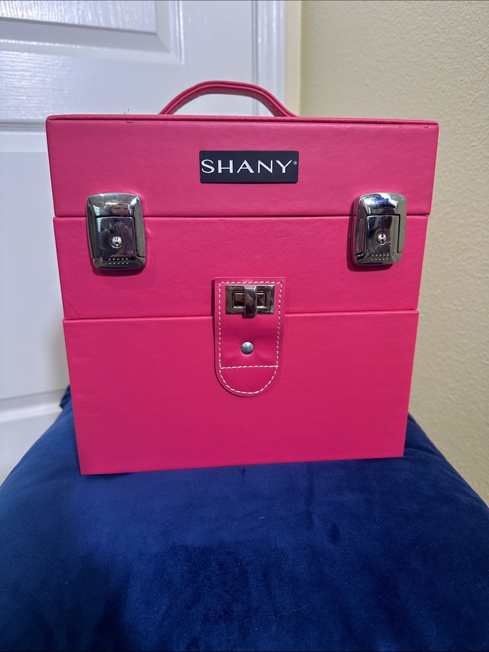 SHANY Hot Pink Portable Makeup, Jewelry, Crown Case with Locking Latches. NWT